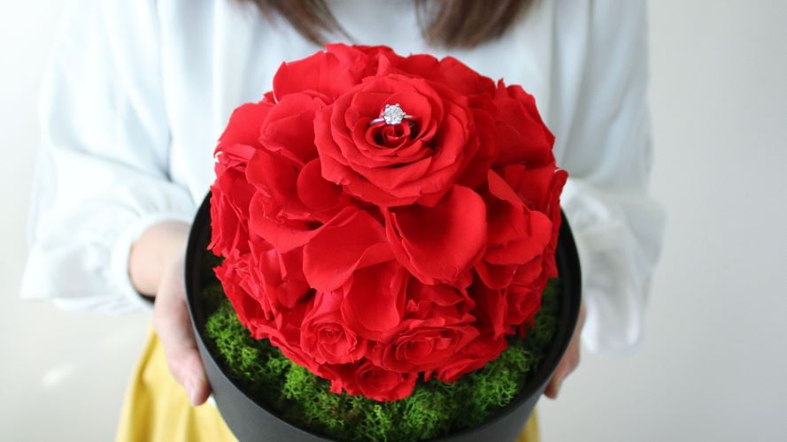 プロポーズ 花 あすつく カップル キス ビーンベアー プリザーブドフラワー レインボーローズ 対応商品です 完全送料無料 レインボーローズ